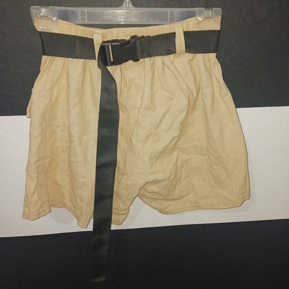 Women Beige cargo elastic shorts - Picture 4 of 10